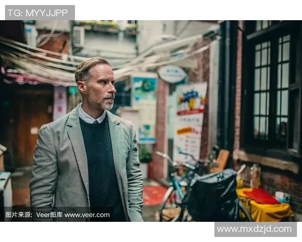 足球明星在繁华街头的隐秘生活与逛街挑战揭秘